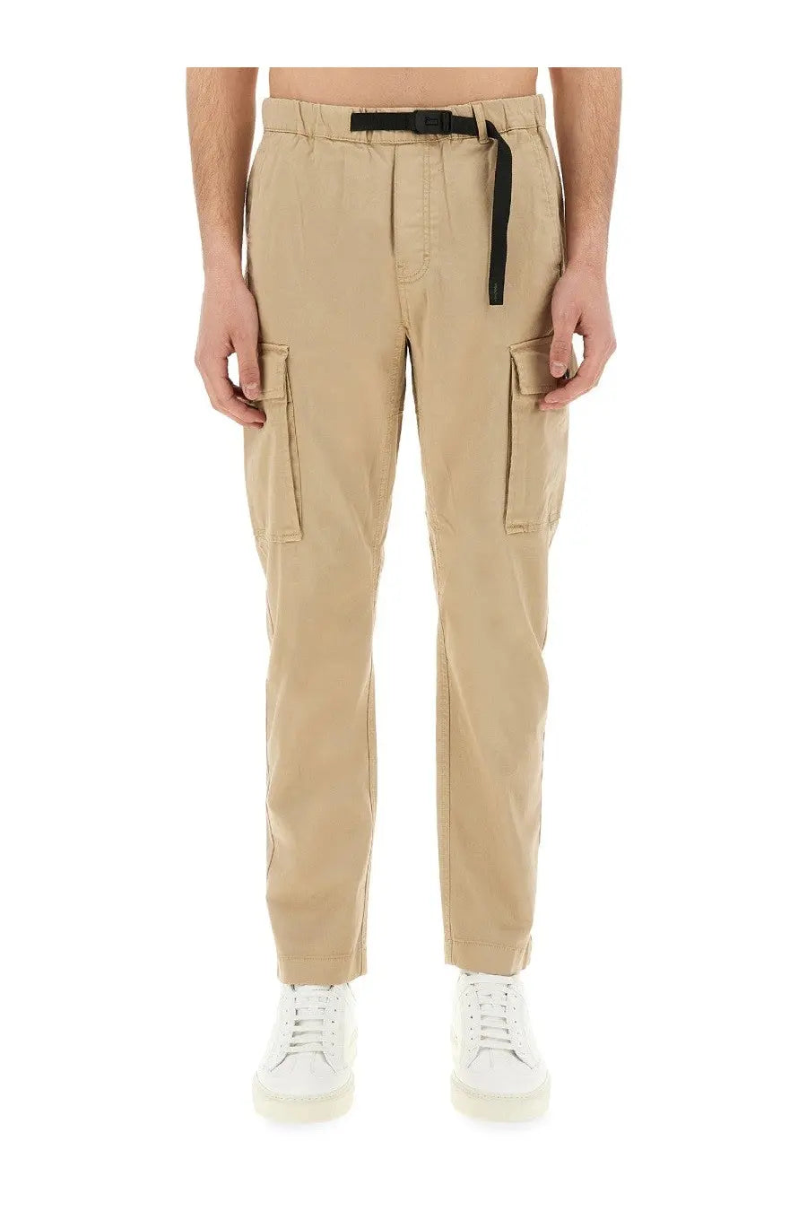 Woolrich men’s beige cargo pants made of durable fabric with black belt and side pockets for outdoor use