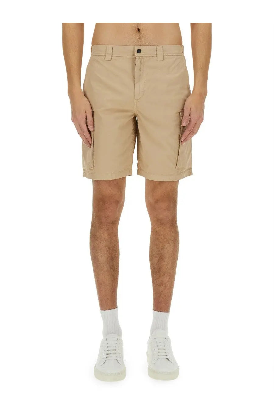 Woolrich men’s beige cargo shorts made of durable fabric with side pockets and button closure for casual wear